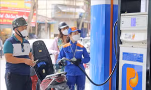 Giá xăng tăng hơn 600 đồng/lít