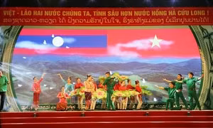 Ngày hội giao lưu “Thắm tình hữu nghị - Hướng tới tương lai" vùng biên giới Việt Nam - Lào