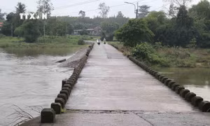 Quảng Nam: Hiểm họa rình rập tại ngầm tràn Rù Rì trong mùa mưa lũ