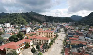 Năm 2020, huyện Chợ Đồn (Bắc Kạn)đầu tư nâng cấp, xây dựng mới hơn 768 km đường giao thông nông thôn đạt chuẩn và kiên cố hóa hơn 172 km đường trục chính nội đồng, kênh mương nội đồng. Ảnh: Vũ Sinh - TTXVN