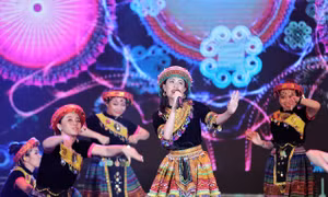 Hoàng Thùy Linh với ca khúc "Để Mị nói cho mà nghe" giành được cảm tình của khán giả thông qua việc khai thác giá trị văn hóa Việt Nam. Ảnh: vtv.vn 