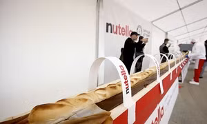 Kỷ lục Guinness mới về chiếc bánh mì baguette dài nhất thế giới