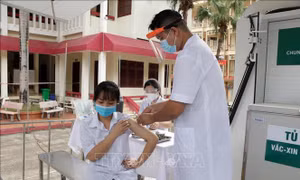 Các địa phương căn cứ tình hình dịch và nguồn vaccine COVID-19 để tiêm cho trẻ từ 12-17 tuổi