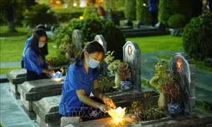 Nhân kỷ niệm 67 năm chiến thắng Điện Biên Phủ: Thắp nến tri ân các anh hùng liệt sỹ