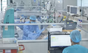 Gia tăng số ca mắc COVID-19 do giai đoạn chuyển mùa