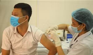Dịch COVID-19: Ngày 25/4, cả nước ghi nhận 7.417 ca mắc mới, 667.978 trẻ từ 5 đến dưới 12 tuổi được tiêm vaccine