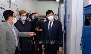 Dịch COVID-19: Tiếp nhận dây chuyền lạnh, vật tư tiêm chủng do Australia và UNICEF hỗ trợ