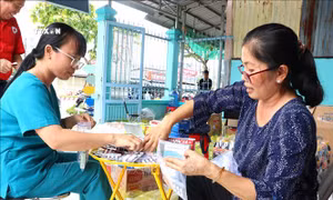 Cùng người dân tái thiết cuộc sống sau bão, lũ