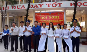 Tuyên truyền, phổ biến giáo dục pháp luật và chủ quyền biển, đảo cho đội ngũ giáo viên, học sinh ở huyện Năm Căn, Cà Mau