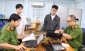 Công an tỉnh Gia Lai đẩy nhanh tiến độ cấp căn cước công dân cho người dân để đảm bảo điều kiện bỏ sổ hộ khẩu, sổ tạm trú vào đầu năm 2023. Ảnh: Hồng Điệp - TTXVN