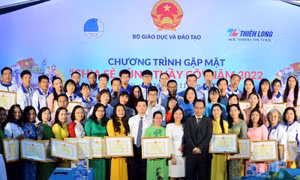 Mỗi thầy cô giáo là tấm gương sáng về sự tận tụy với nghề và không ngừng đổi mới