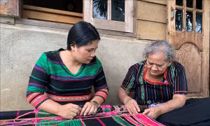 Gìn giữ nghề dệt thổ cẩm của đồng bào dân tộc ở Tây Nguyên