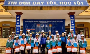 Hỗ trợ đồng bào miền Trung khắc phục khó khăn, ổn định cuộc sống sau lũ lụt