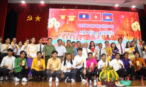 Chăm lo Tết cổ truyền cho giảng viên, sinh viên dân tộc Khmer và lưu học sinh Lào, Campuchia
