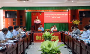 Đoàn Bộ Nông nghiệp PTNT làm việc với lãnh đạo tỉnh Sóc Trăng. Ảnh: Trung Hiếu - TTXVN