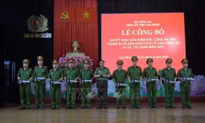 Cao Bằng bàn giao xe ô tô phục vụ công tác, chiến đấu cho công an 40 xã, thị trấn biên giới