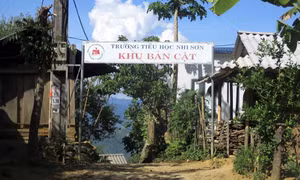 Điểm trường khu bản Cặt, trường Tiểu học Nhi Sơn (Mường Lát, Thanh Hóa). Ảnh: Nguyễn Nam - TTXVN