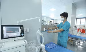 Bên trong khu tiếp đón cấp cứu của Bệnh viện điều trị người bệnh COVID-19. Ảnh: Minh Quyết – TTXVN