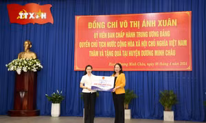 Quyền Chủ tịch nước Võ Thị Ánh Xuân thăm, tặng quà người có công và trẻ em tại Tây Ninh