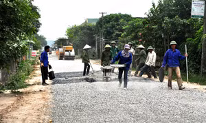 Làm đường giao thông nông thôn ở Nam Đàn. Nguồn: truyenhinhnghean.vn