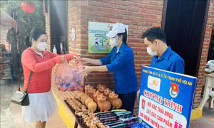 Quảng Nam: Độc đáo chương trình đổi rác thải nhựa lấy quà lưu niệm