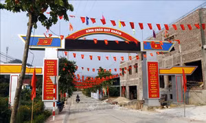 Đường bê tông mới xây dựng ở xã Thái Bình, huyện Yên Sơn giúp cho việc đi lại của người dân thuận tiện hơn rất nhiều. Ảnh: Vũ Quang – TTXVN