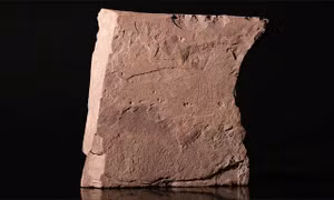 Na Uy công bố tảng đá khắc chữ rune cổ nhất thế giới