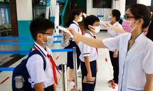 Khẩn trương hướng dẫn phác đồ điều trị COVID-19 cho trẻ em dưới 12 tuổi