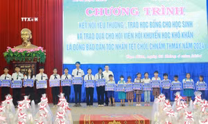 Trao học bổng cho học sinh Khmer khó khăn ở tỉnh Bạc Liêu