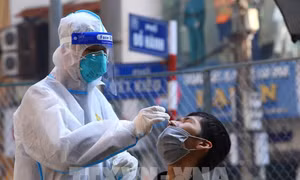 Dịch COVID 19: Ngày 18/12, Hà Nội thêm 1412 ca F0, quá tải bệnh nhân tại “tầng 2”