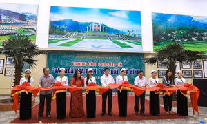 Triển lãm “Văn hóa Hòa Bình trên đất Hòa Bình”