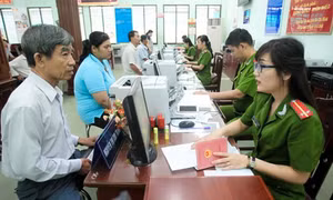Mục tiêu của Đề án là đơn giản hóa thủ tục hành chính, giấy tờ công dân. Ảnh:noichinh.vn 