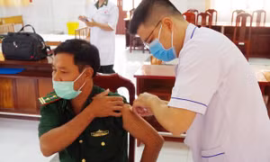 Dịch COVID-19: Có thêm hơn 9.100 người được tiêm vaccine phòng bệnh