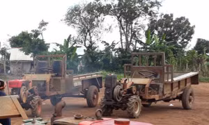 Bé trai tử vong vì rơi từ xe công nông ở Đắk Lắk