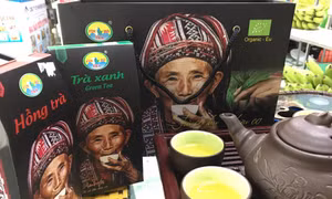 2 sản phẩm Trà xanh và Hồng trà của HTX chế biến chè Phìn Hồ. Nguồn: baohagiang.vn