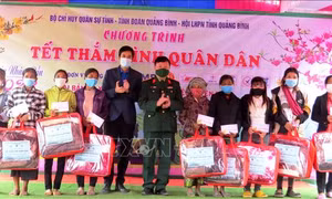 Tết thắm tình quân dân ở bản Cà Xen