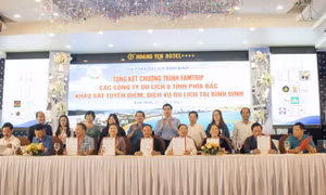 Cụm Hiệp hội Du lịch 8 tỉnh vùng Duyên Hải Bắc Bộ và Bắc Trung Bộ và Hiệp hội Du lịch Bình Định đã ký kết thỏa thuận hợp tác về việc hỗ trợ đưa Bình Định trở thành điểm đến hàng đầu Việt Nam và trong khu vực. Ảnh: binhdinh.gov.vn