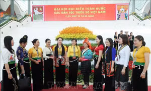 Các đại biểu trong trang phục truyền thống đến dự Đại hội. Ảnh: Dương Giang - TTXVN 