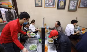 Hà Nội: Dịch vụ cắt tóc, gội đầu, ăn, uống trong nhà được hoạt động trở lại