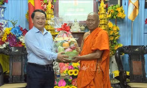 Đoàn công tác Ủy ban Dân tộc thăm và chúc Tết cổ truyền đồng bào Khmer Trà Vinh