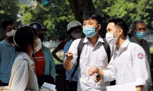 Đối tượng được xét đặc cách tốt nghiệp phải thỏa mãn các điều kiện “Thí sinh đã đăng ký dự thi kỳ thi tốt nghiệp THPT năm 2021; không bị kỷ luật đình chỉ thi tại đợt 1; thí sinh bị ảnh hưởng của dịch COVID-19, nên chưa dự thi hoặc không thể hoàn thành thi