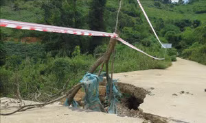 Kon Tum: Nhiều vị trí xung yếu có nguy cơ sạt lở cao