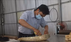Anh Phạm Văn Đoàn người tạo thương hiệu riêng từ sản phẩm đồ gia dụng bằng xơ mướp