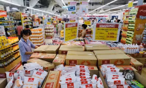 Dịch COVID-19: Hà Nội vừa tăng cường kiểm soát dịch, vừa đảm bảo cung ứng hàng hóa dịp Tết