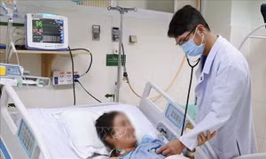 Cứu sống bệnh nhân suy đa cơ quan do uống thuốc dân gian để phòng COVID-19