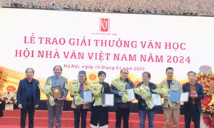 Nhà văn Y Ban nhận Giải Đặc biệt Giải thưởng Hội Nhà văn 2024