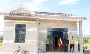 Nỗ lực để đồng bào vùng biên Sa Thầy an cư trước thềm Xuân mới