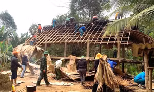 Góp sức trẻ xóa nhà tạm nơi vùng khó Tương Dương