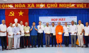 Lãnh đạo Bộ Dân tộc và Tôn giáo chúc Tết cổ truyền Chôl Chnăm Thmây tại An Giang