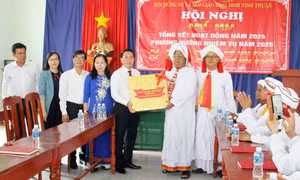 Đồng bào Chăm ở Ninh Thuận vui đón Tết cổ truyền Ramưvan